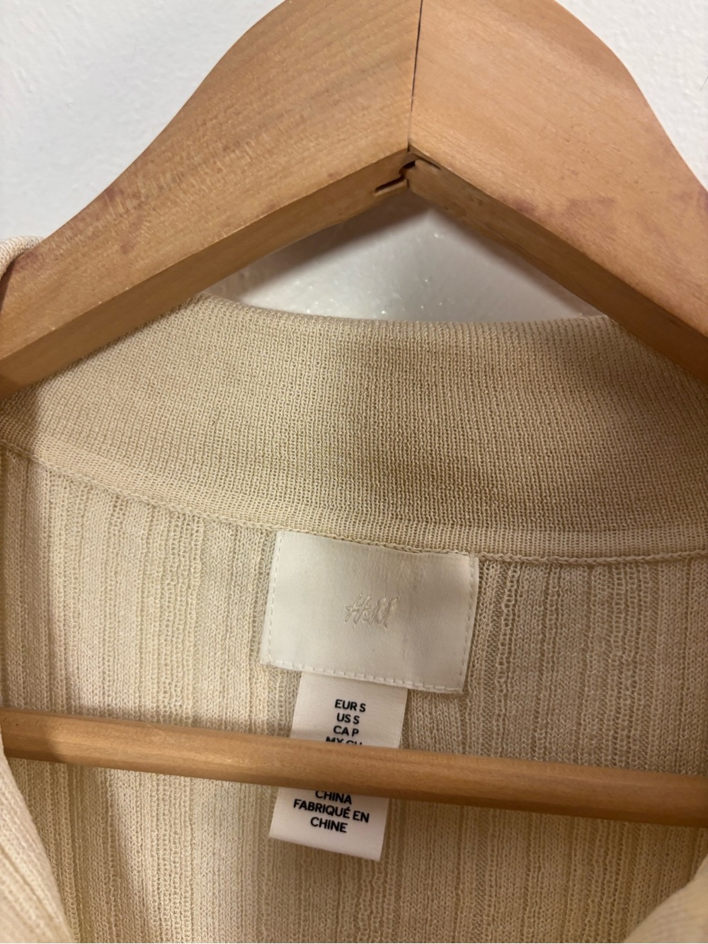 H&M Ribbed Button Lightweight Cardigan Button Sweater Size Small - Picture 3 of 7